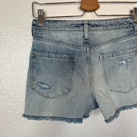PTCL Womens Light Wash Denim Mid Rise Cut Off Fray Hem Jean Shorts 24 - Picture 11 of 13